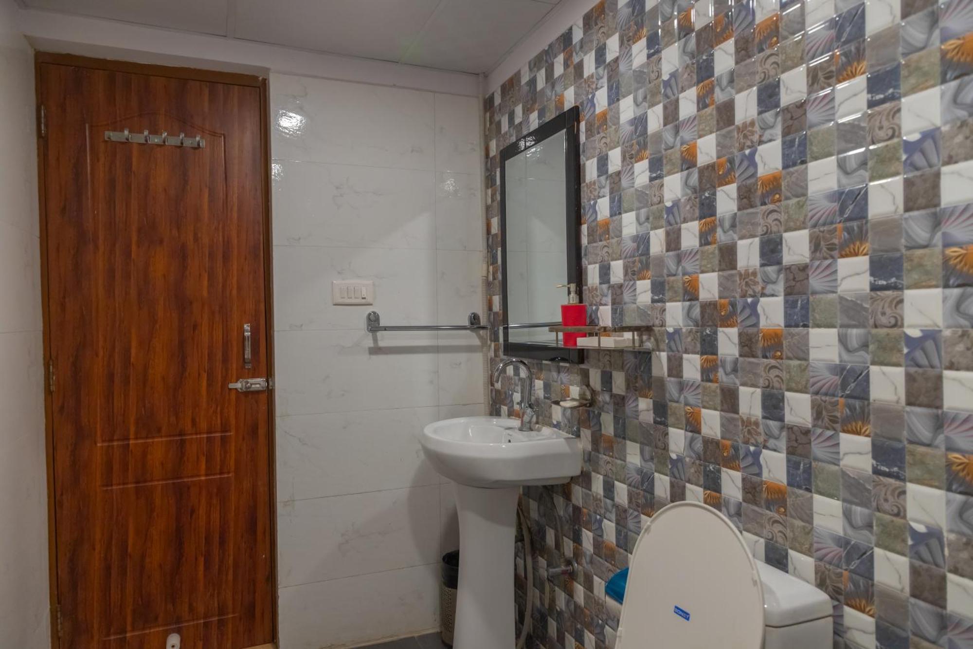 Hotel Sethi Legacy Haridwār Esterno foto