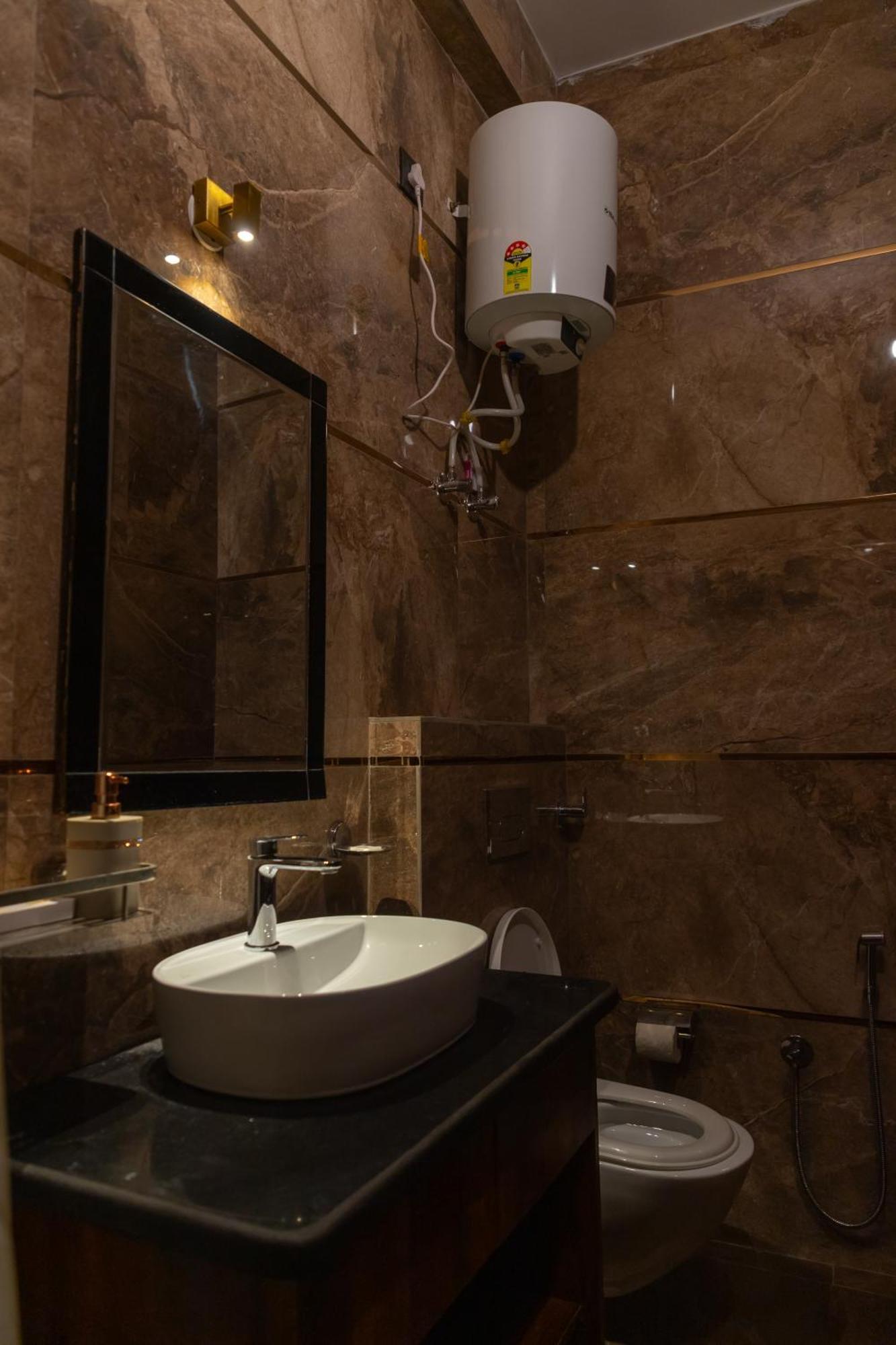 Hotel Sethi Legacy Haridwār Esterno foto